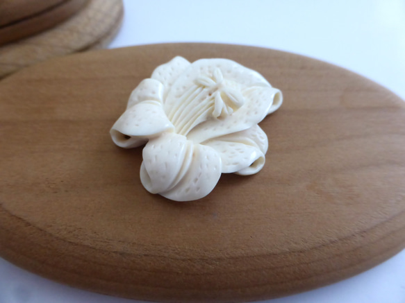 本象牙　アイボリーカービング　ナンタケットバスケット用オーナメント「ユリ」 ユリ