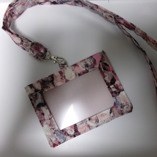 リバティ・アレクサンドラ ネームホルダー（2枚収納） IDカード  