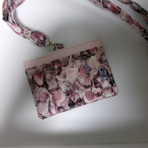 リバティ・アレクサンドラ ネームホルダー（2枚収納） IDカード  