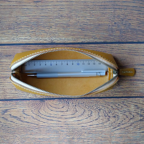 美品 モンブラン カーフレザー ペンポーチ 筆箱 イエローベージュ ペンケース ペンケース