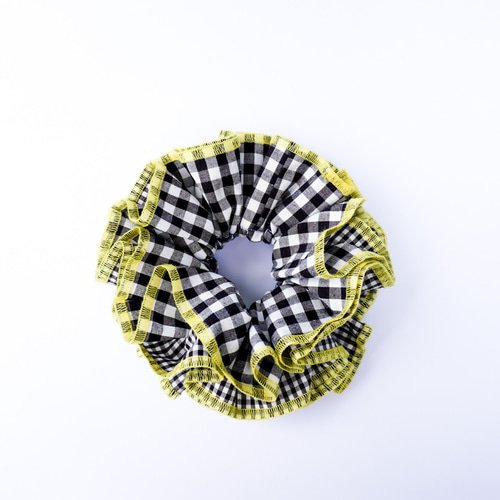 黒ギンガムチェック×黄】4重フリル ビッグシュシュ シュシュ Bit a