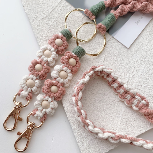 21色から選べる】カスタムオーダーできるお花のスマホストラップ