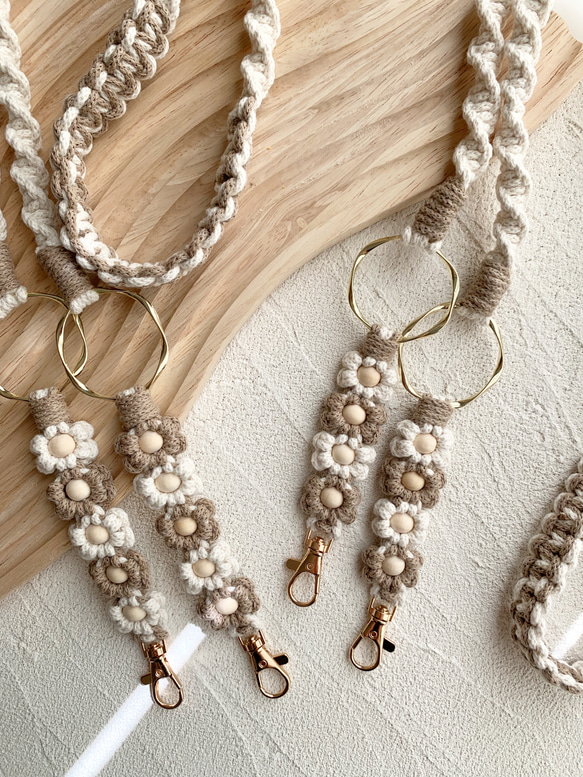 21色から選べる】カスタムオーダーできるお花のスマホストラップ