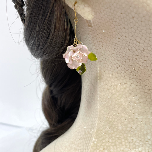 薔薇のピアス ～ディップアート～ アメリカンフラワー バラの