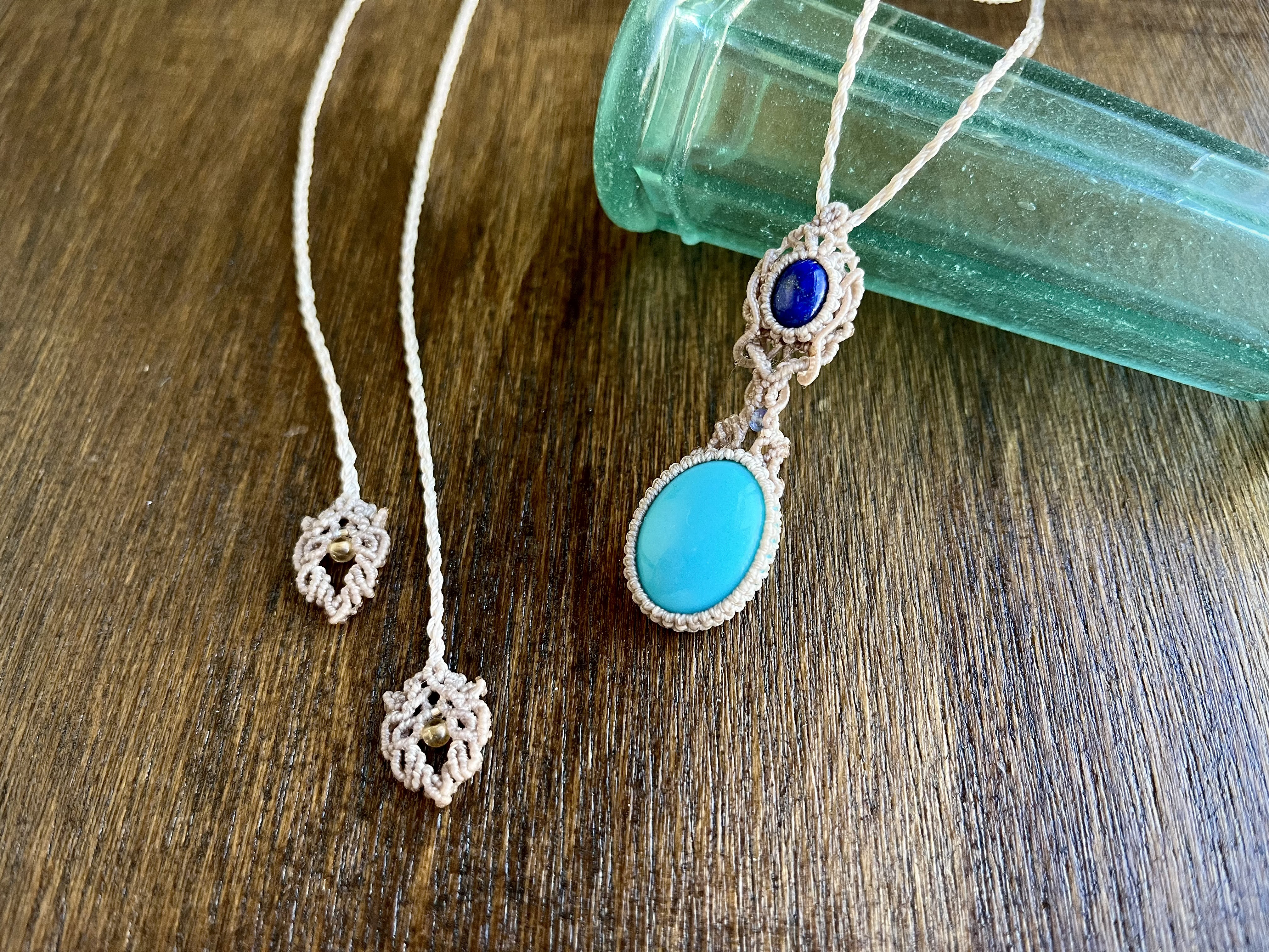ターコイズとラピスラズリのマクラメペンダント