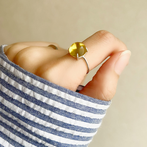 SILVER.925.コハク(アンバー)指輪(未使用)N o.メ.カ o.メ.カ SILVER.925.コハク(アンバー)指輪(未使用)N