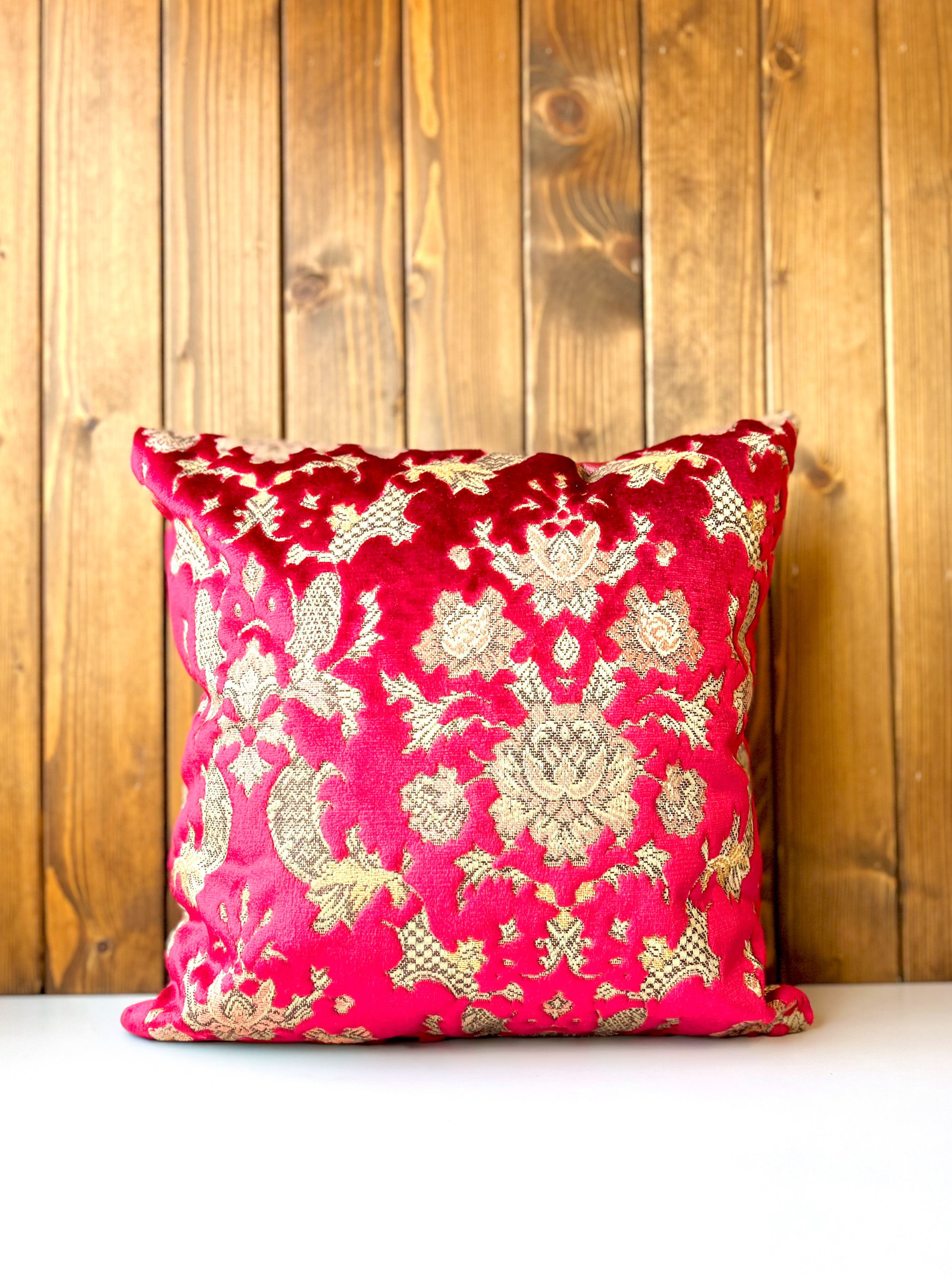 【クッションカバー】【椅子生地】【日本製】高級デザインモケット × 本革クラシックレッド 45×45㎝用