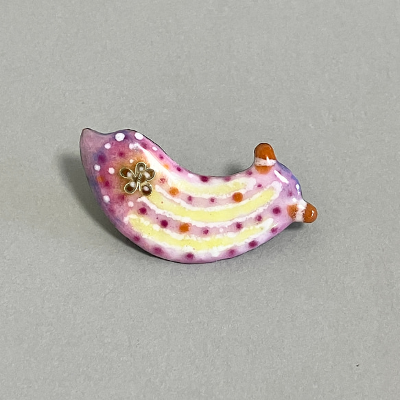 イチゴミルクウミウシのブローチ(再販) ブローチ アトリエ 銀木犀 通販
