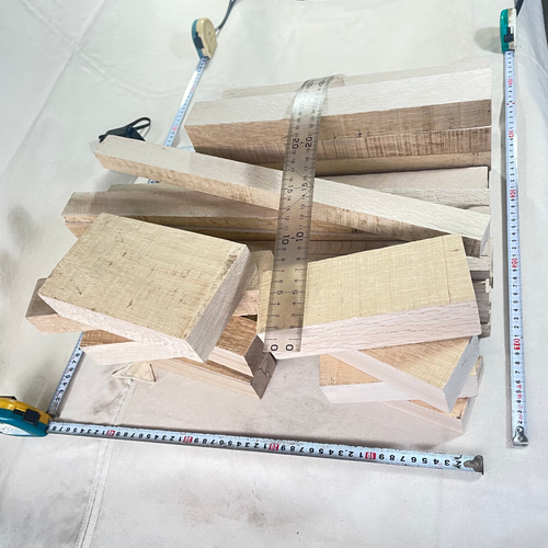 樫 乾燥材 端材 平 角 ブロック 17kg(G1754)模型 杭 DIY 彫刻 大工