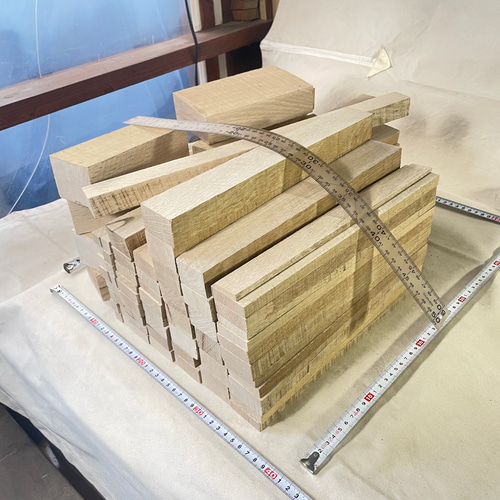 樫 乾燥材 端材 平 角 ブロック 17kg(G1754)模型 杭 DIY 彫刻 大工