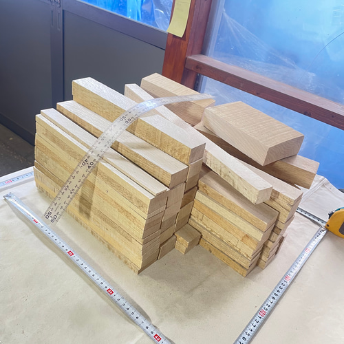 樫 乾燥材 端材 平 角 ブロック 17kg(G1754)模型 杭 DIY 彫刻 大工