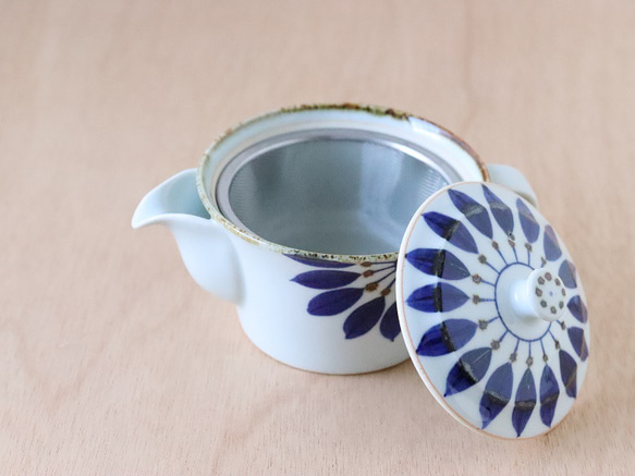 【波佐見焼　ポット】ポット　ブルーフラワー 3枚目の画像