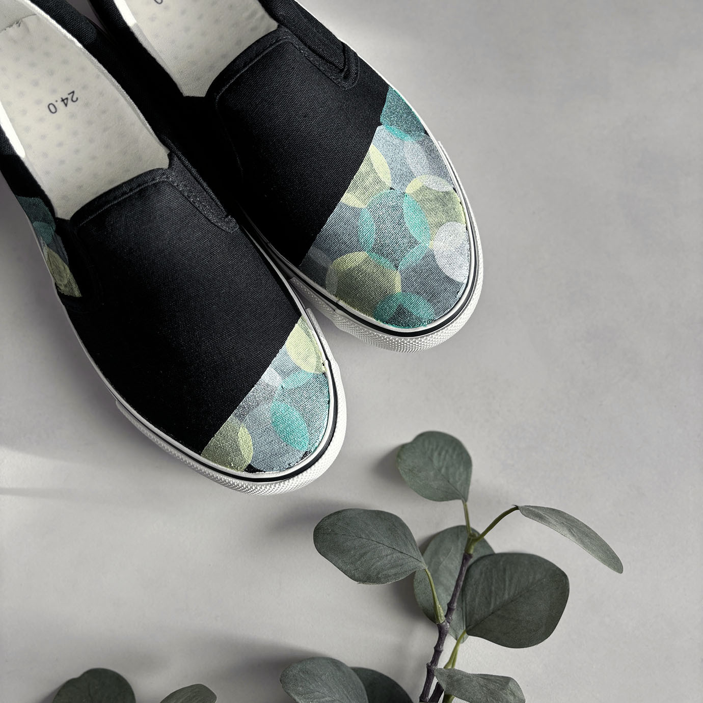 《送料無料》スニーカー「オリーブ」グリーン系ドットデザイン！レディース メンズ 2E【22〜28cm】受注制作