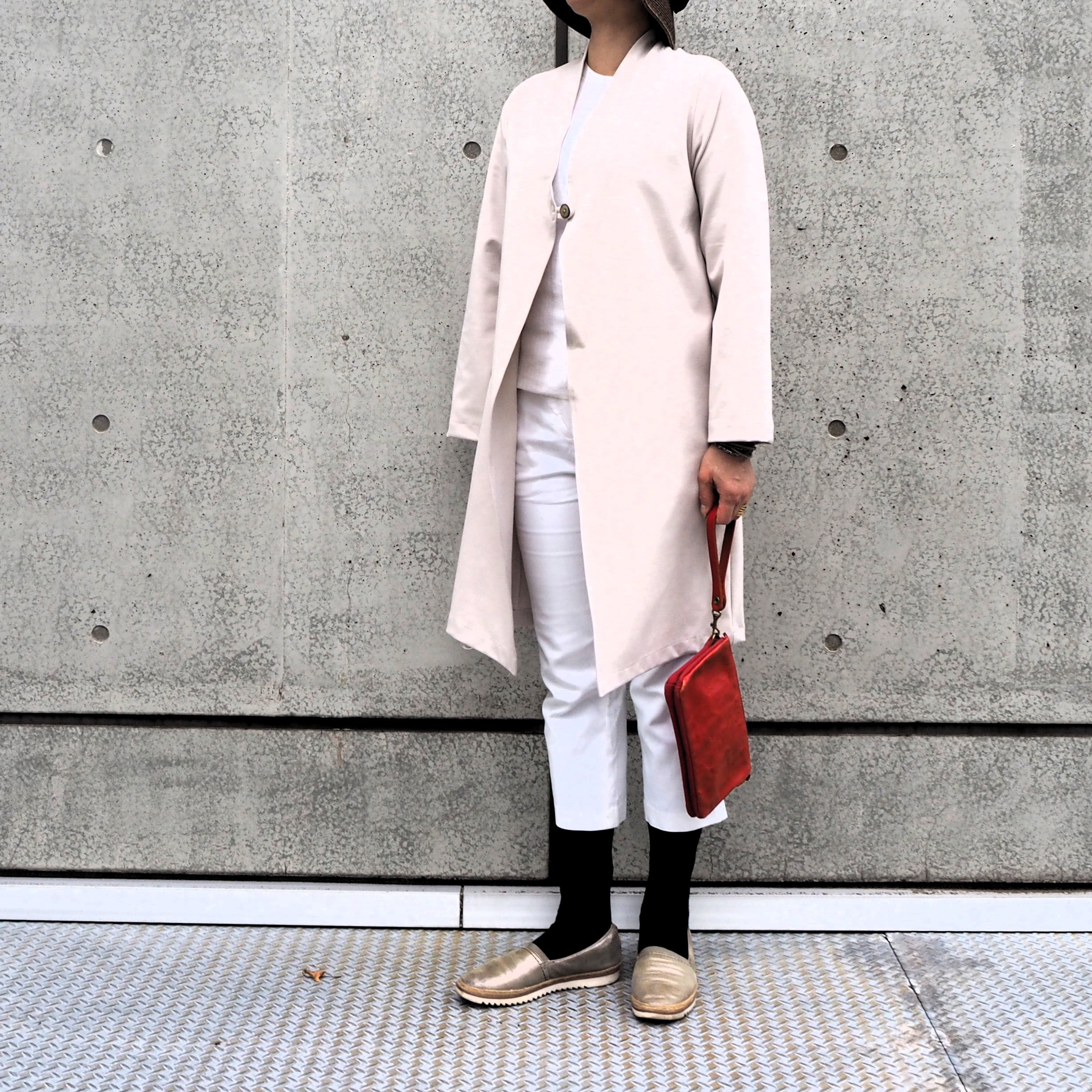 オフホワイト　コットンポリニット　ノーカラーシンプルコーデガン