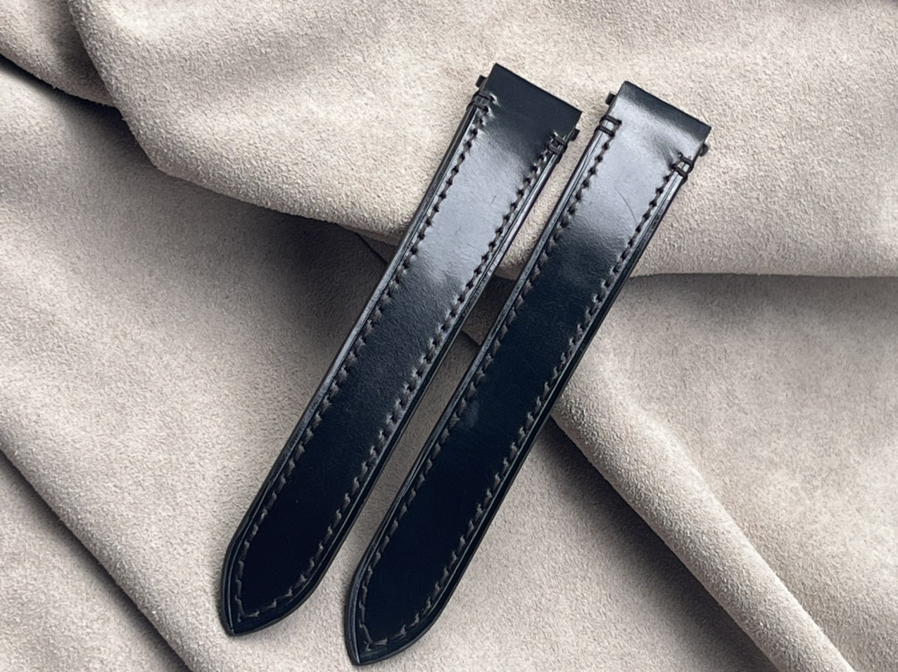 CARTIER SANTOS 18/16mm 時計用ブラック シェル コードバン ウォッチ ストラップ