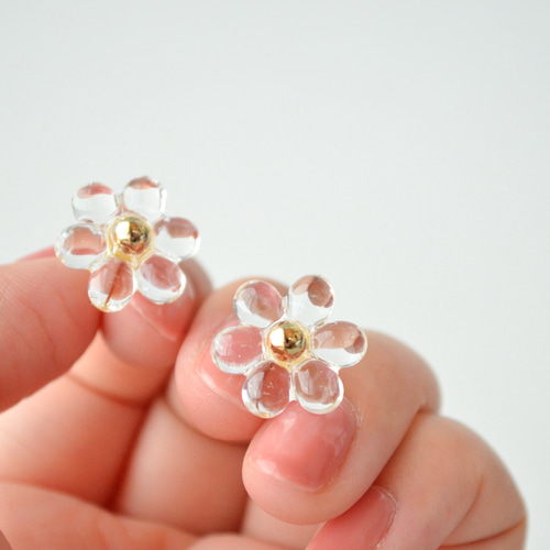 クリアガラスのお花ピアス/イヤリング 抜け感 軽い 透明感 ピアス