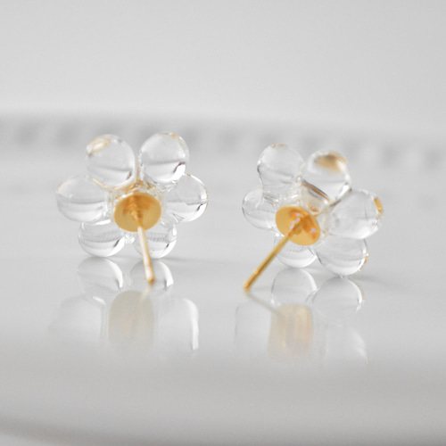 クリアガラスのお花ピアス/イヤリング 抜け感 軽い 透明感 ピアス