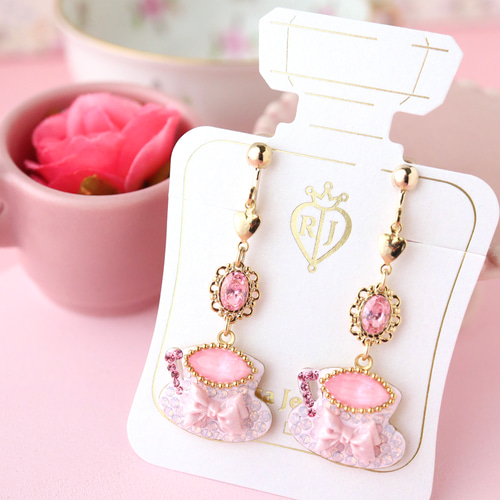 ティーカップのピアス/イヤリング(ﾛｰｽﾞﾋｯﾌﾟ) ピアス（スタッド・一粒