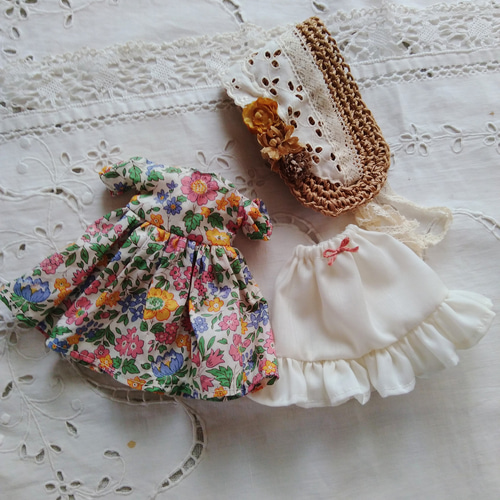 ブライスアウトフィット ワンピ・ペチ・ボネ3点セット その他人形