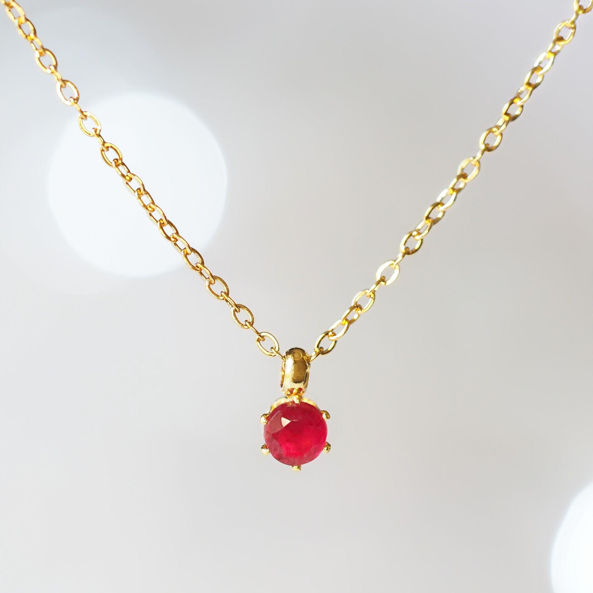 《ルビーの3㎜ネックレス》つけっぱなしOK/サージカルステンレス