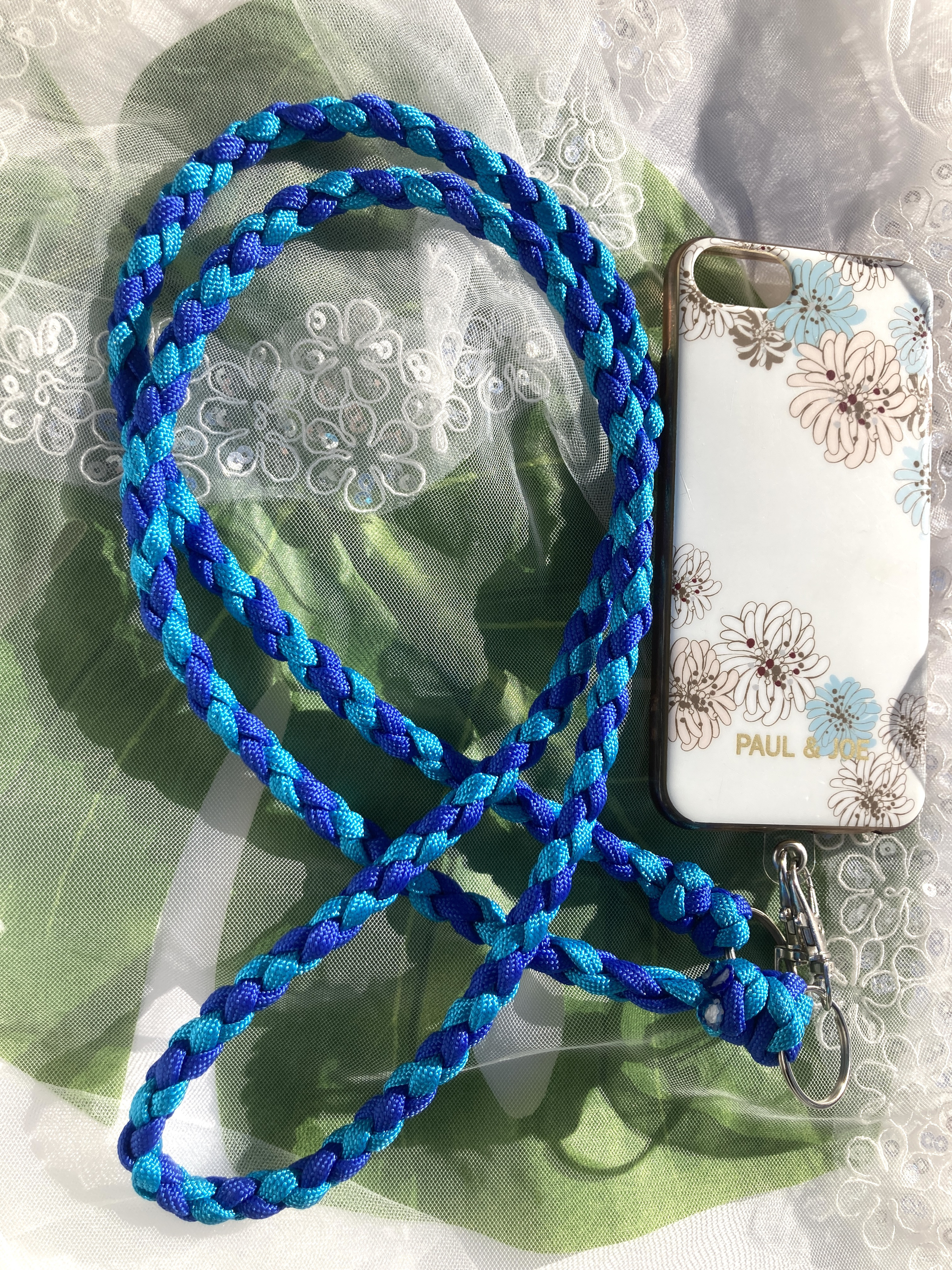 完成品 スマホ•ショルダー パラコード 四つ編み ブルー＆スカイ