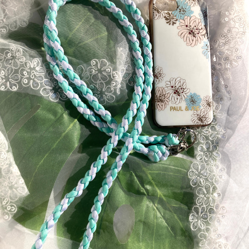 完成品 スマホ•ショルダー パラコード 四つ編み ホワイト＆エメラルド