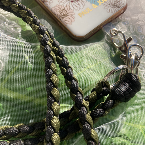 完成品 スマホ•ショルダー パラコード 四つ編み ブラック＆アーミー