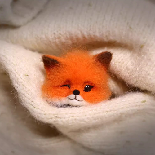羊毛フェルトかわいい小さなキツネのブローチ 全身小キツネの