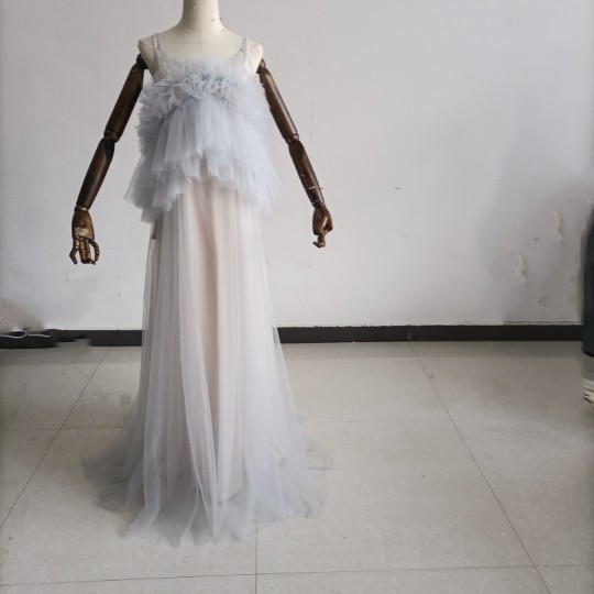 上品！ペールトーンのブルー ソフトチュールドレス カラードレスオーバースカート+肌色に近いベージュ系のキャミソール