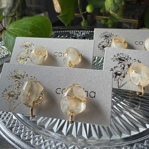 わたしに戻る、月のやさしさ。ホワイトムーンストーン・一粒イヤリング