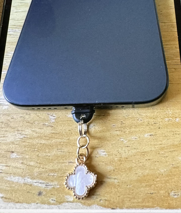 しあわせクローバー  充電口カバーアクセサリー【送料無料】 1枚目の画像