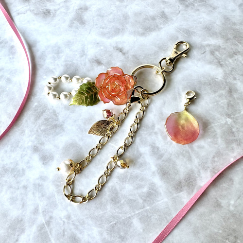 2WAYで使える 上品で可愛いローズのバッグチャーム 【受注制作】 バラ