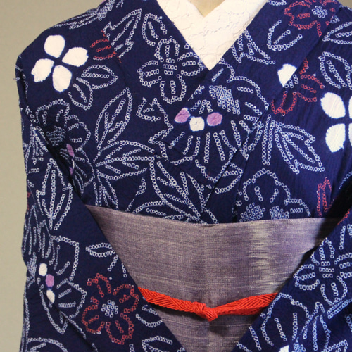 ◇現代 有松鳴海絞 浴衣◇【濃紺 紫赤】豪華な花々の小紋柄が ◇現代 有松鳴海絞 浴衣◇【濃紺 紫赤】豪華な花々の小紋柄が