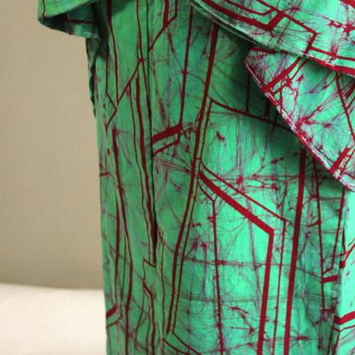 木綿染浴衣 緑と赤の氷割れ模様がサイケデリックで個性的 お袖長め