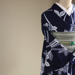 手染め藍染　型染浴衣　濃紺　山アジサイに菖蒲の葉が夏に清涼を誘う　お袖長め　裄67.5ｃｍ　木綿 4枚目の画像