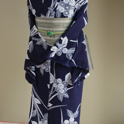 手染め藍染　型染浴衣　濃紺　山アジサイに菖蒲の葉が夏に清涼を誘う　お袖長め　裄67.5ｃｍ　木綿 12枚目の画像