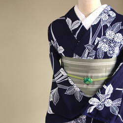 手染め藍染　型染浴衣　濃紺　山アジサイに菖蒲の葉が夏に清涼を誘う　お袖長め　裄67.5ｃｍ　木綿 13枚目の画像