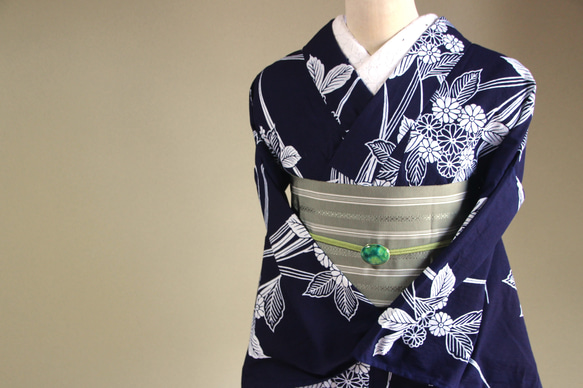 手染め藍染　型染浴衣　濃紺　山アジサイに菖蒲の葉が夏に清涼を誘う　お袖長め　裄67.5ｃｍ　木綿 13枚目の画像