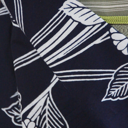 手染め藍染　型染浴衣　濃紺　山アジサイに菖蒲の葉が夏に清涼を誘う　お袖長め　裄67.5ｃｍ　木綿 8枚目の画像