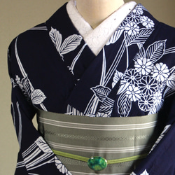 手染め藍染　型染浴衣　濃紺　山アジサイに菖蒲の葉が夏に清涼を誘う　お袖長め　裄67.5ｃｍ　木綿 2枚目の画像