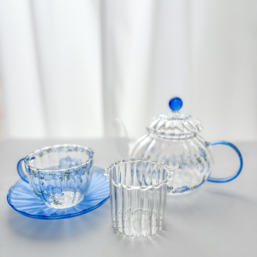 青空のように澄みわたるネモフィラのガラスティーセット ポット・急須