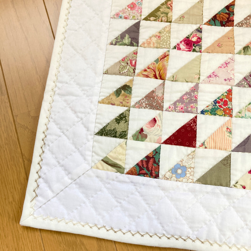 三角つなぎのパッチワークタペストリー タペストリー・壁掛け