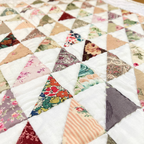 三角つなぎのパッチワークタペストリー タペストリー・壁掛け