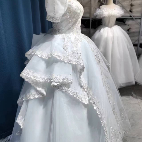 ★ ⬜︎ ウエディングドレス④ 花嫁　リボン　スパンコール　花　袖　レース　豪華 楽天市場】送料無料 ウェディングドレス 袖あり スパンコール キラキラ