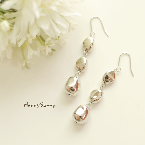 新作〉シルバービーズの三連ゆらゆらピアス♪ ピアス（フック