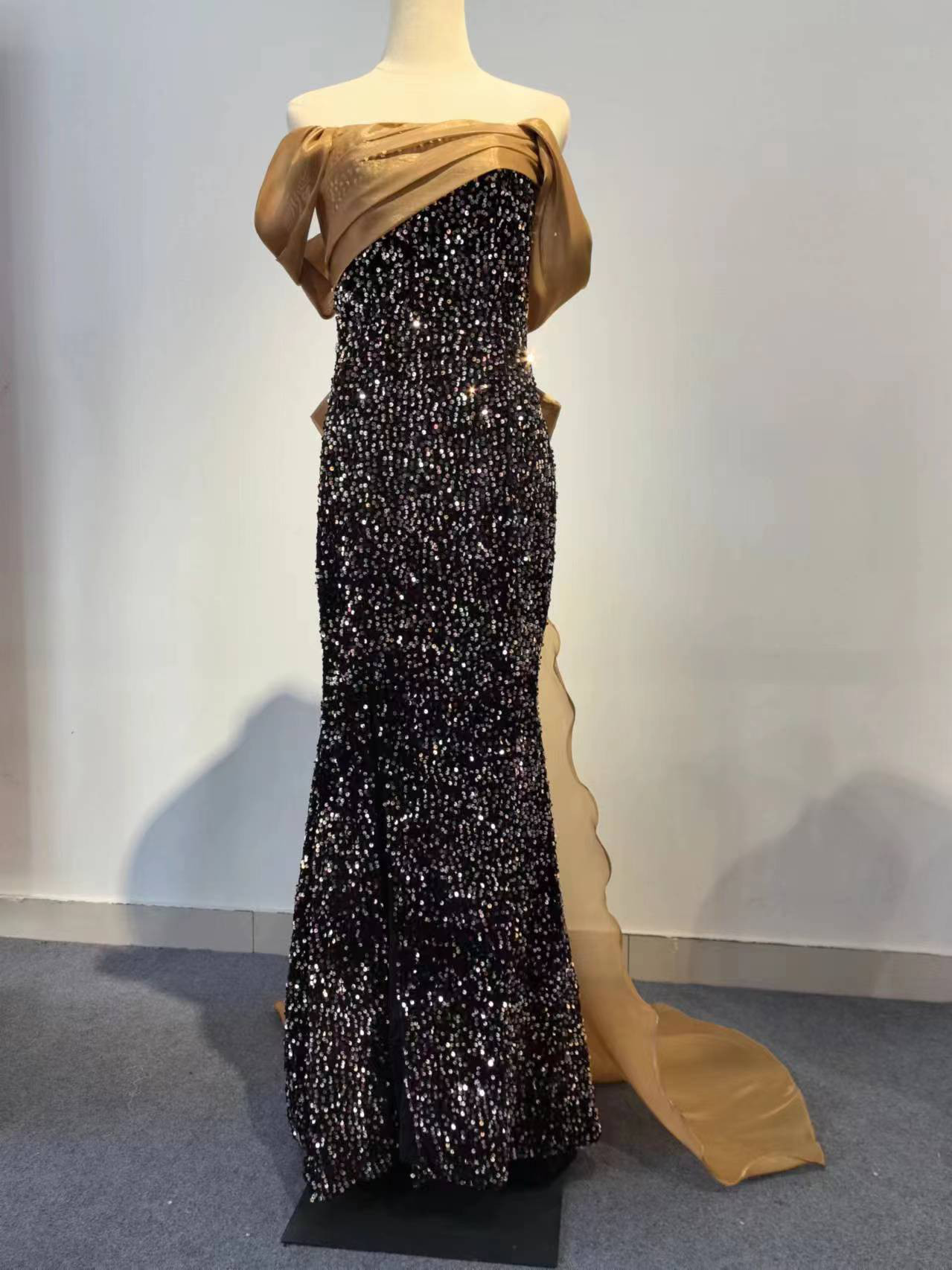 一番好きな   キラキラスパンコール  オフショルダー  カラードレス 豪華リボン ロングトレー   シアーな美しさ