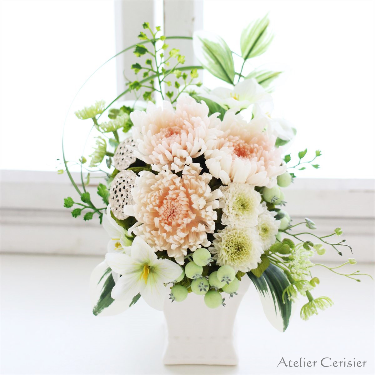輪菊の仏花 （プレアー Mサイズ）ホワイトピンク お供え花 プリザーブドフラワー 白花器