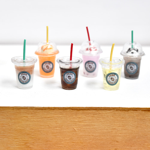 レトロ水彩カフェ＊可愛いロゴ入りテイクアウトアイスカフェラテ