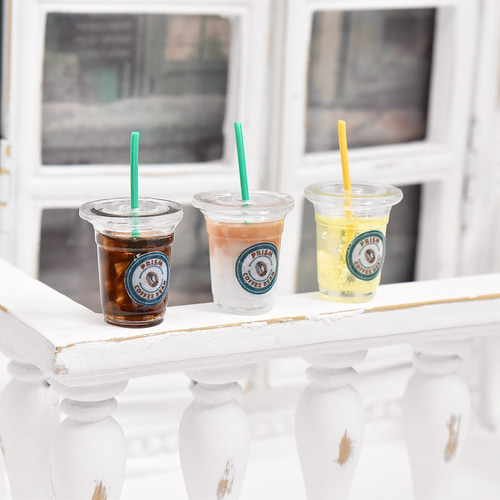 レトロ水彩カフェ＊可愛いロゴ入りテイクアウトアイスカフェラテ