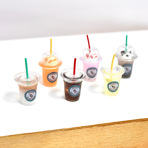 レトロ水彩カフェ＊可愛いロゴ入りテイクアウトアイスカフェラテ